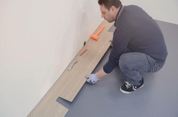 How to Fit Difficult Areas When Laying Sheet Vinyl Flooring