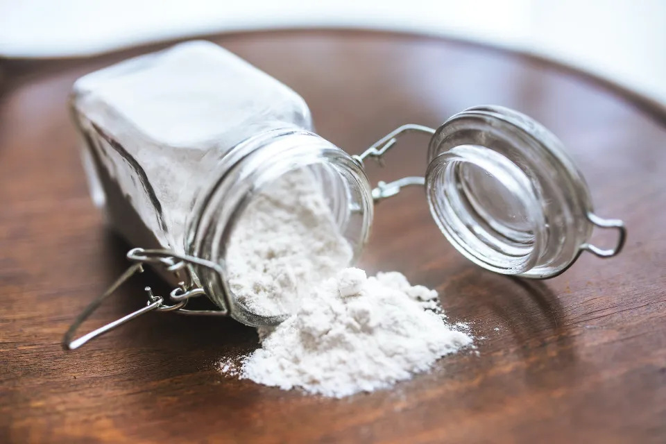 Leave An Opened Box of Baking Soda in the Microwave Overnight