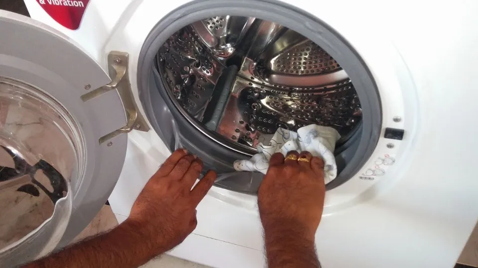 Why is My Washing Machine Leaking? How to Fix a Washing Machine That is Leaking