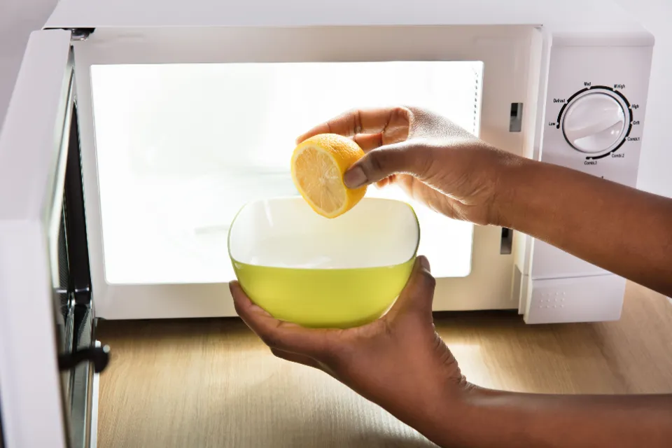 How to Clean a Microwave With Lemon? the Best Way!